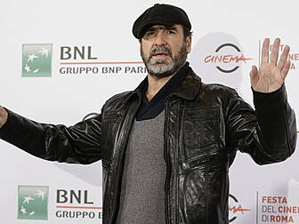 Eric Cantona leaps to defend h...